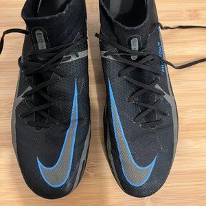 Nike Phantom GT2 Pro Dynamic Fit FG Soccer Cleats - Men's size 9